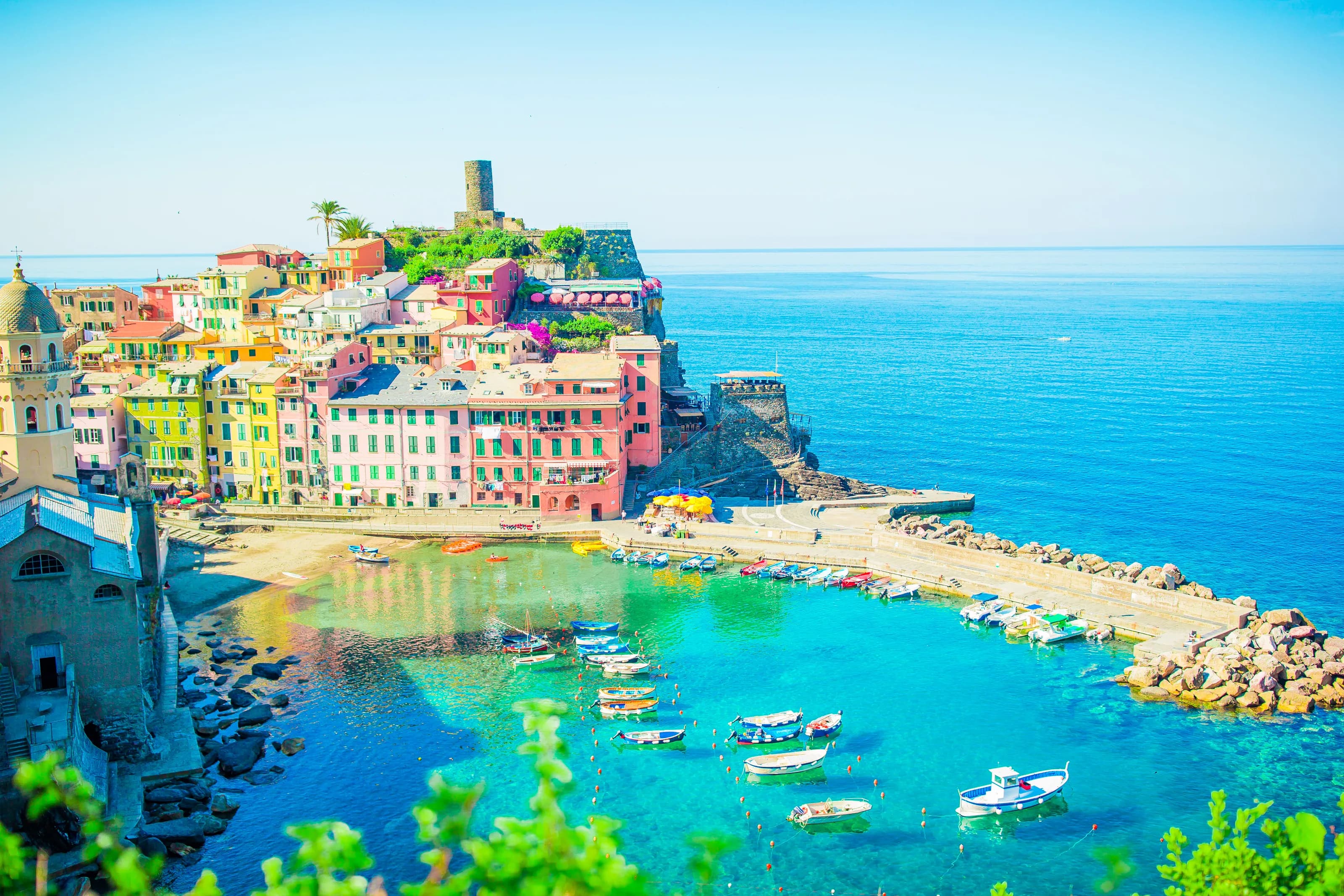 Italie — vue sur les Cinque Terre depuis la mer