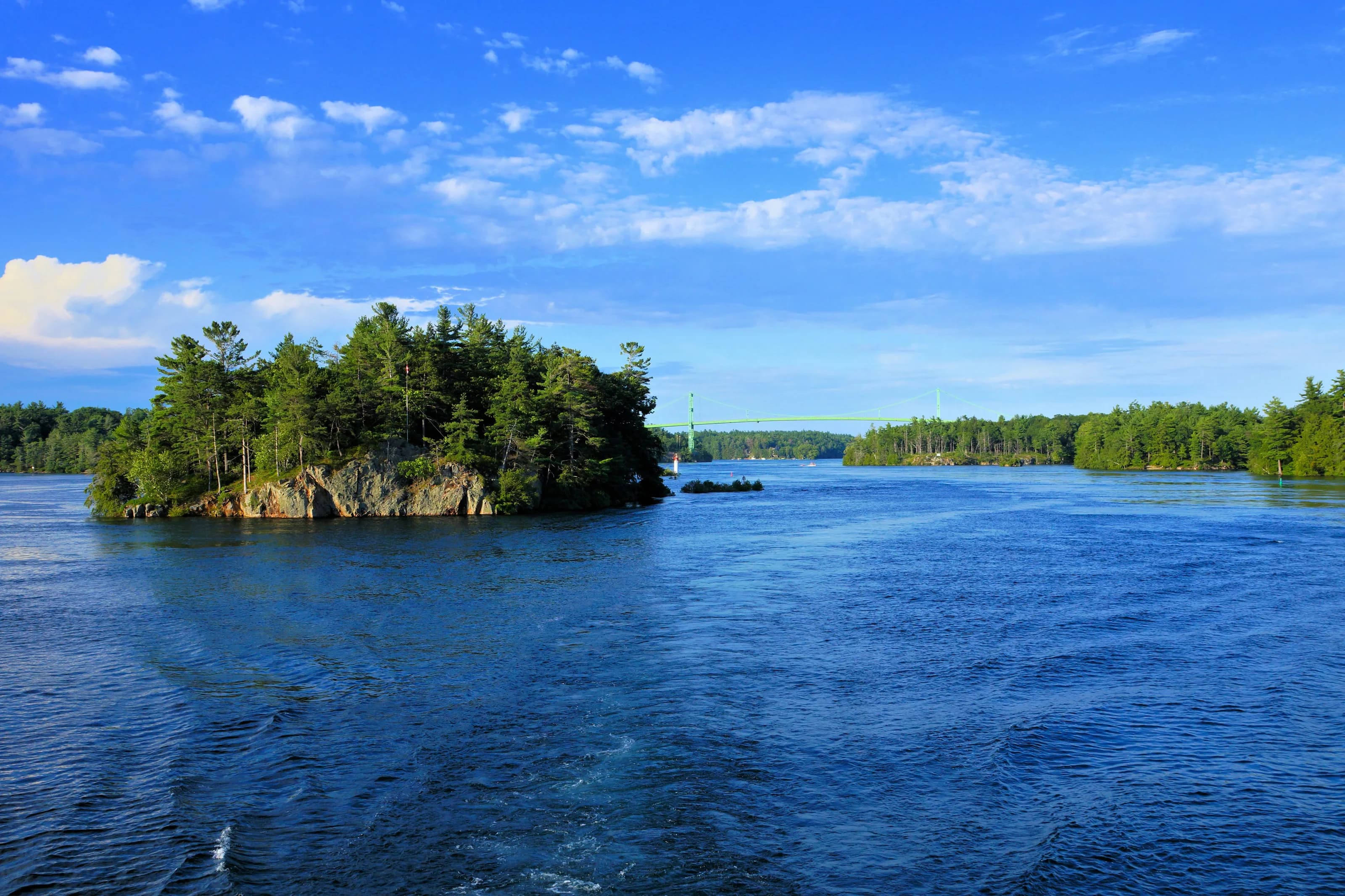 Paysage des Mille-îles avec pont canado-américain